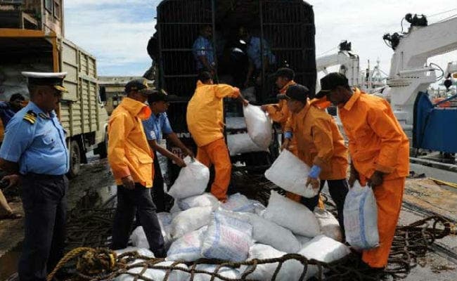 बंगाल : राहत सामग्री ले जा रहे लोगों को लूटा