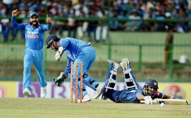 INDvSL 3rd ODI LIVE : बुमराह की घातक गेंदबाजी, भारत ने श्रीलंका को 217 रन पर रोका