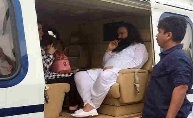 बाबा के 7 अंगरक्षकों पर देशद्रोह का मामला दर्ज, किया था डेरा प्रमुख को छुड़ाने का प्रयास