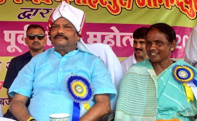 VIDEO : चाईबासा में बोले रघुवर दास : सदियों पुरानी है सरना और सनातन धर्म की परंपरा, एक-दूसरे के पूरक हैं दोनों धर्म