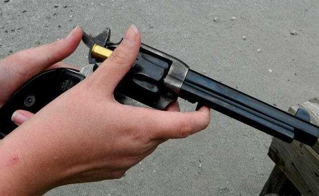 राजद की रैली के दौरान गांधी मैदान में जब पिस्टल के साथ घुस रहे मुखिया पति तो जानिए क्‍या हुआ