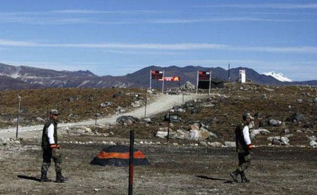 डोकलाम से अपने बुलडोजर भी ले गये चीनी सैनिक, भारतीय सेना भी पीछे हटी