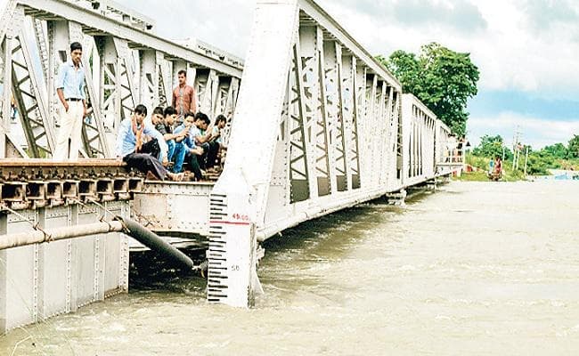 बिहार में बाढ़ से अब तक 514 की मौत, राजधानी सहित 18 ट्रेनें आज भी रद्द