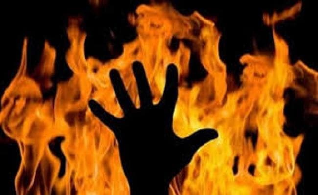 मोतिहारी : अवैध संबंध का विरोध करने पर प्रेमी के साथ मिल कर पति को जिंदा जलाया