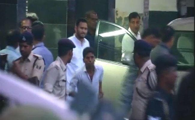 बेनामी संपत्ति मामला :  आयकर विभाग ने की राबड़ी देवी और तेजस्वी यादव से साढ़े सात घंटे पूछताछ, मांगा सभी संपत्ति का हिसाब