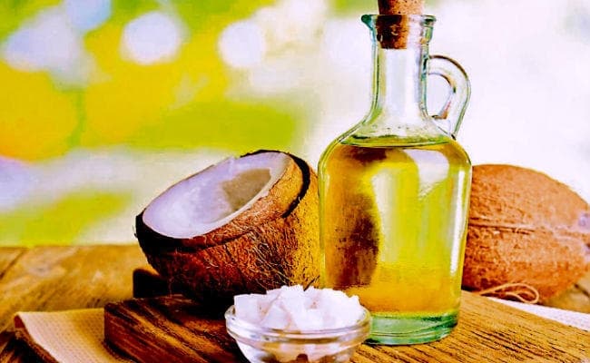 कोलेस्ट्रॉल को ऐसे कंट्रोल करता है नारियल तेल
