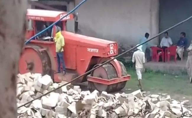 VIDEO : उत्पाद विभाग के गोदाम से शराब चोरी का वीडियो वायरल, हरकत में आया विभाग, दो गिरफ्तार