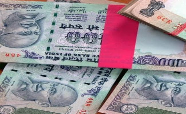 B.A के छात्र अय्याशी के लिए बना रहे थे 100-100 के नकली नोट, जब पुलिस पहुंची...