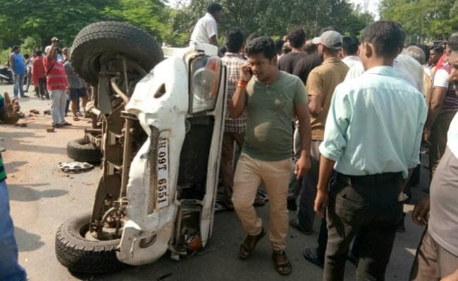 बोकारो : DSP की गाड़ी से टेंपो में लगी टक्कर, आठ बच्चे घायल, ड्राइवर की मौत, Photo & Video