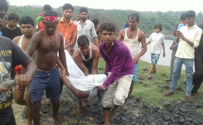 बेरमो में बंद खदान में बने गोफ में गिरने से दो महिलाओं की मौत, विधायक-अधिकारी पहुंचे