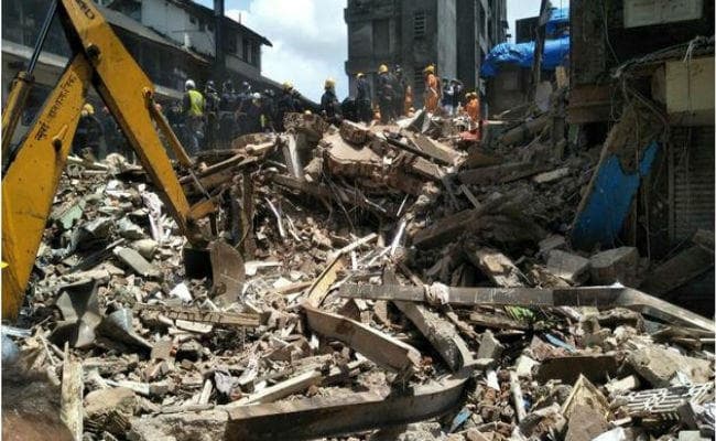 #Mumbai VIDEO: 117 साल पुराने भवन में दबे नौ परिवार, तंग कमरों में रहते थे 40 लोग, मृतकों की संख्‍या हुई 34