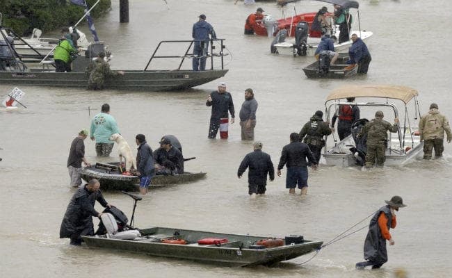 हार्वे तूफान से अमेरिका में मरने वालों की संख्‍या 47, भारतीय अमेरिकी बांट रहे राहत सामग्री व दवाइयां