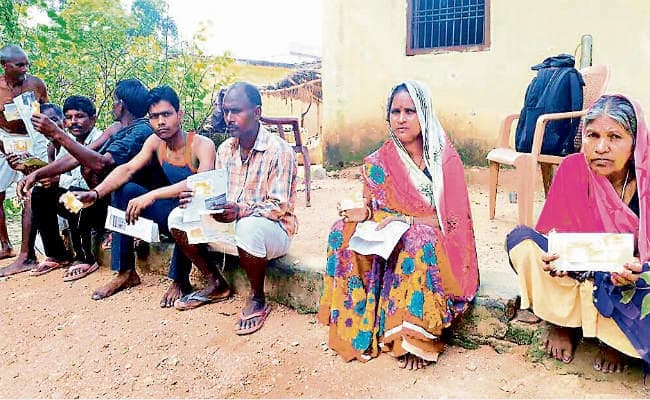 गढ़वा : बैंक में खाता नहीं, मिल गया एटीएम कार्ड