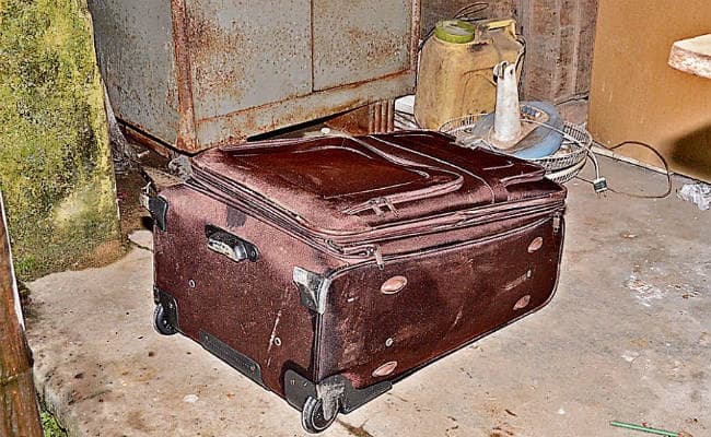 JAMSHEDPUR : दोस्त की हत्या कर लाश सूटकेस में ले जा रहा था, सीढ़ियों पर खून गिरने से खुला राज