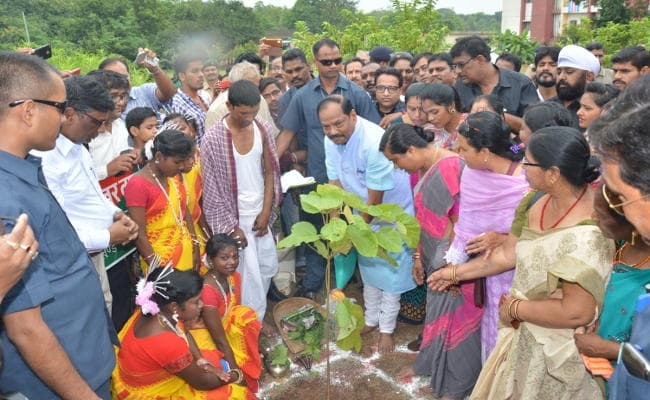 जमशेदपुर में करम महोत्सव में बोले मुख्यमंत्री रघुवर दास : सरना व सनातन धर्म में अंतर नहीं, संस्कृति को बचाने की जरूरत