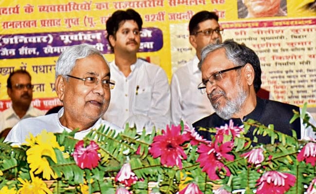 BIHAR : लालू, शराबबंदी के पक्ष में मन से नहीं, डर से मानव शृंखला में खड़े थे साथ: नीतीश