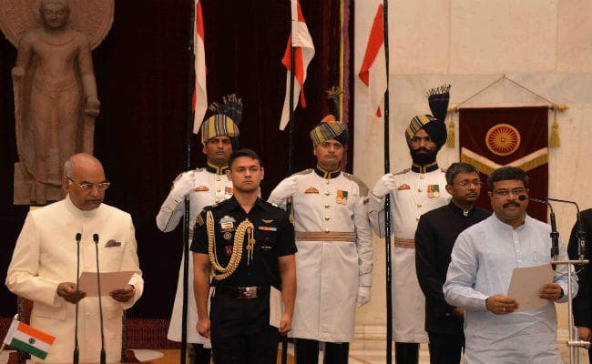 जब राष्‍ट्रपति ने शपथ ग्रहण के दौरान धर्मेंद्र प्रधान को टोका