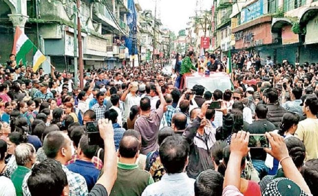 दावा भूटिया के शव को कालिम्पोंग लाया गया, लोगों ने दी श्रद्धांजलि