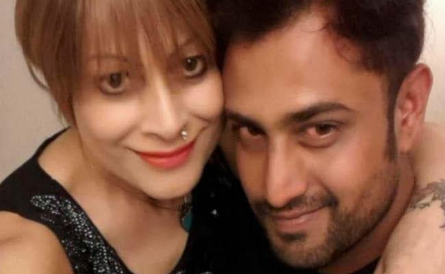 विवादों में आये बाॅबी डार्लिंग के पति रमणिक शर्मा हैं कौन?