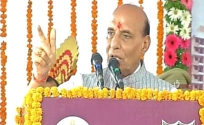 यूपी में गृह मंत्री राजनाथ सिंह ने SSB जवानों के परिवारों को सौंपे मकान