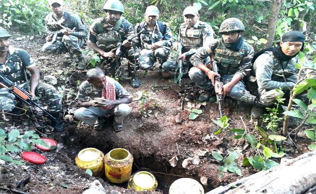 नक्सलियों की बड़ी साजिश नाकाम, नक्सली साधु खैरा गिरफ्तार, भारी मात्रा में विस्फोटक बरामद