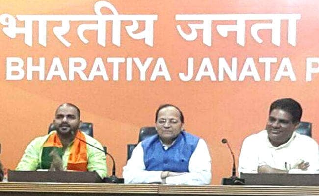 भाजपा में शामिल हुए भोजपुरी अभिनेता व गायक पवन सिंह