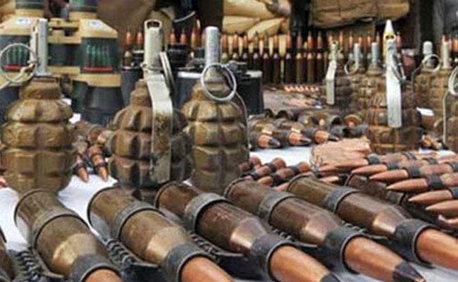 पहाड़ पर बड़ी मात्रा में विस्फोटक बरामद