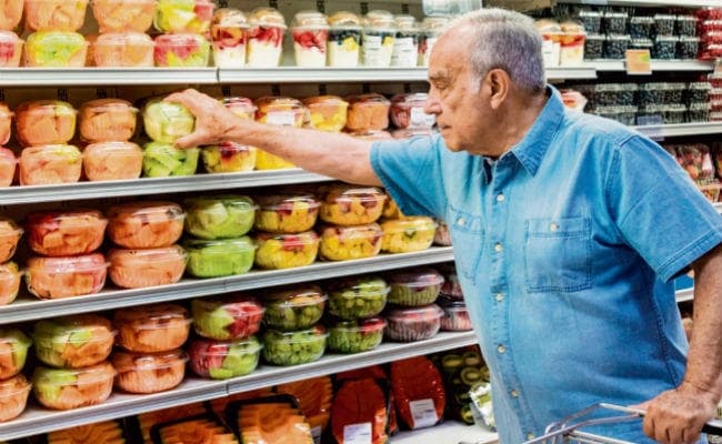 पोषक तत्वों से भरपूर डायट लें बुजुर्ग, नही तो होगी ये परेशानी