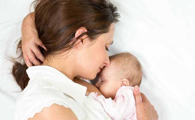 मां के दूध में है एंटी बैक्टीरियल तत्व, बच्चों को बचाता है संक्रमण से