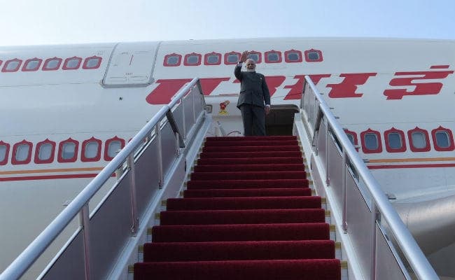 IN PICS : चीन को साधने के बाद म्यांमार रवाना हुए पीएम मोदी