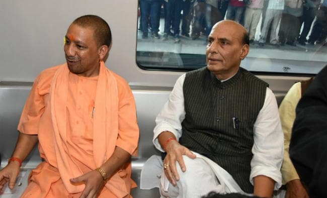 लखनऊ में मेट्रो क्या चली ट्विटर पर जंग छिड़ गयी, अखिलेश के समर्थन में कांग्रेसी व पत्रकार भी कूदे