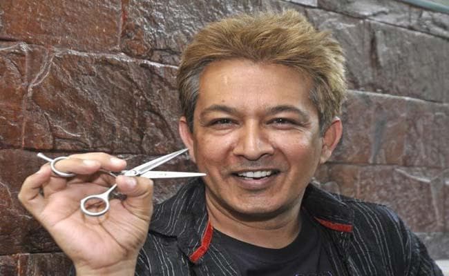 हेयर सैलून के उद्घाटन के ठीक पहले फेमस हेयर ड्रेसर जावेद हबीब को पड़ा दिल का दौरा