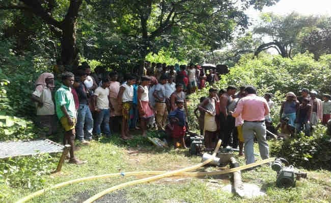 दुमका : महिला और दो बच्ची का शव बरामद, हत्या की आशंका