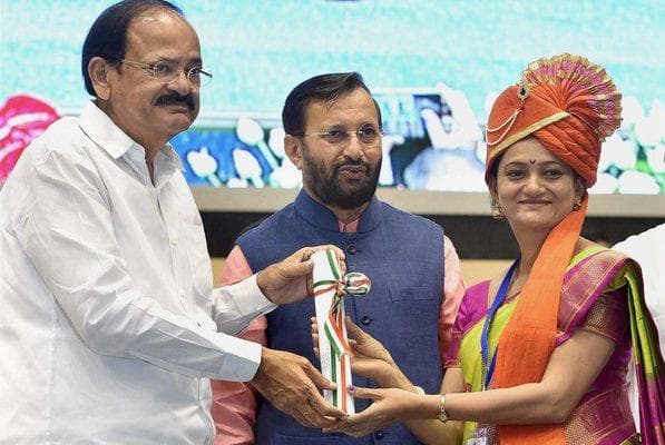 शिक्षक दिवस : भविष्य की बुनियाद गढ़नेवालों को राष्ट्रपति नहीं उपराष्ट्रपति ने किया सम्मानित