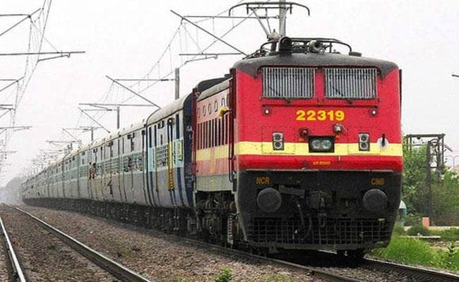 दार्जिलिंग मेल व शताब्दी समेत छह दर्जन ट्रेनें 15 सितंबर तक रद्द