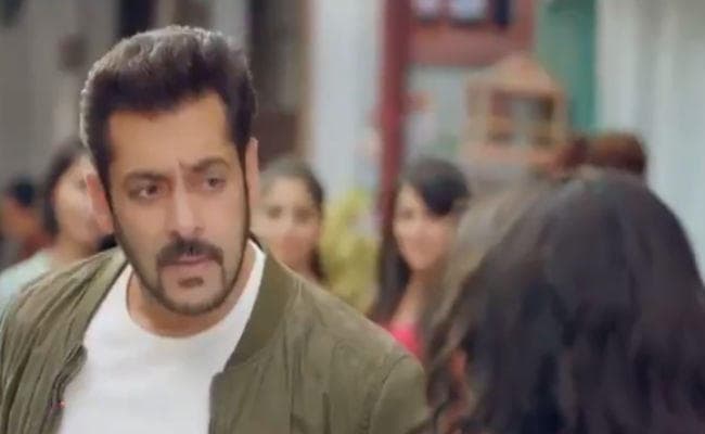 #BiggBoss11 का नया प्रोमो रिलीज, सलमान के घर तांक-झांक करते दिखे पड़ोसी