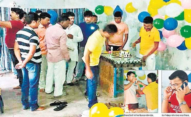 Jharkhand प्रभात एक्सक्लूसिव : हजारीबाग जेल में मना गैंगस्टर विकास तिवारी का बर्थ-डे, हुई पार्टी