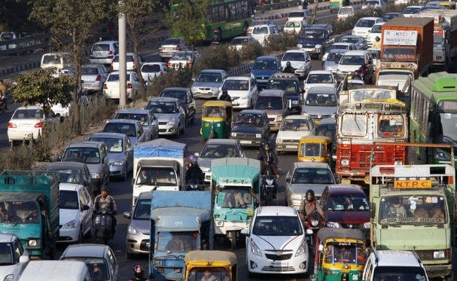 प्रदूषण कम करने को वाहन निर्माताओं की मांग - 15 साल पुरानी गाड़ियों पर लगे प्रतिबंध