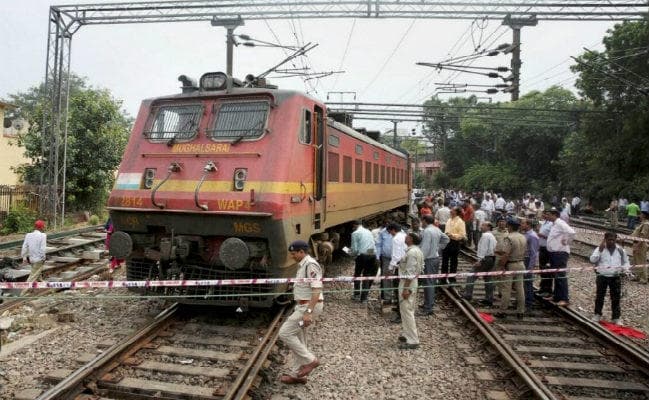 रांची राजधानी एक्सप्रेस ट्रेन दिल्ली के निकट हुई बेपटरी, यात्री सुरक्षित