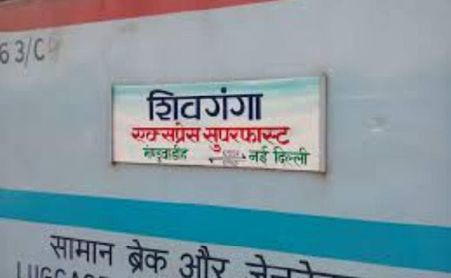 दिल्ली-वाराणसी शिवगंगा एक्सप्रेस की एक दिन में दो बार कपलिंग खुली, बाल-बाल बचे यात्री