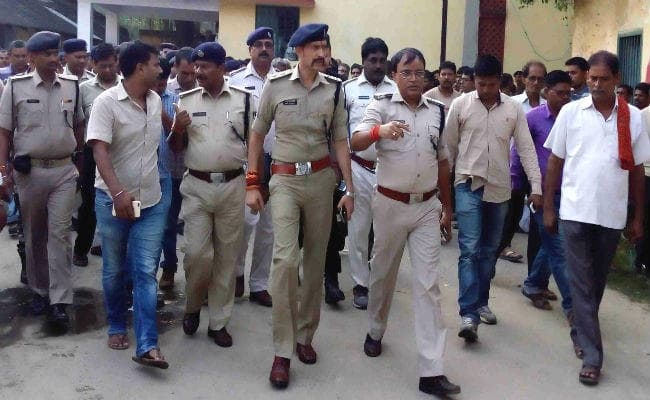 बाढ़ कोर्ट में तैनात 25 पुलिस कर्मी निलंबित, हाईकोर्ट की बढ़ी सुरक्षा, कोर्ट परिसर में तय सुरक्षा मानकों पर उठे सवाल