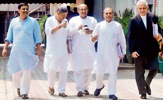 बिहार : शरद के खिलाफ चुनाव आयोग से मिला जदयू, आयोग को सौंपा एफिडेविट