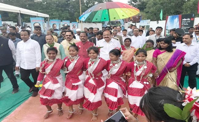 उपराष्ट्रपति ने रांची में रखी देश की पहली स्मार्ट सिटी की आधारशिला, कहा : ज्यादा सुविधा के लिए थोड़ा टैक्स चुकाइये