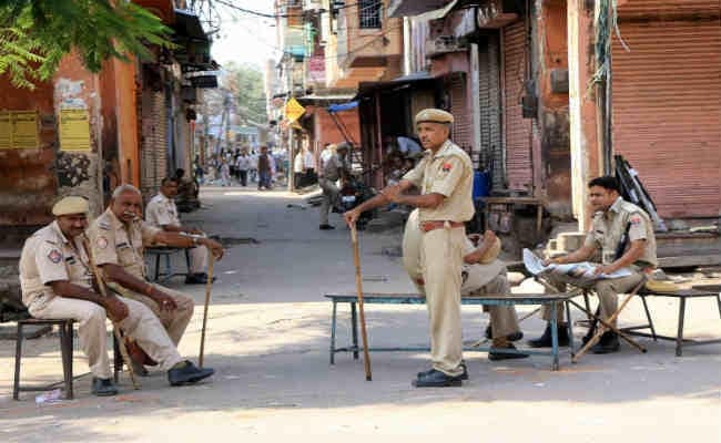 जयपुर : पुलिस लाठीचार्ज के बाद भड़की हिंसा, 1 की मौत, 4 थाने में कर्फ्यू, इंटरनेट सेवा बहाल