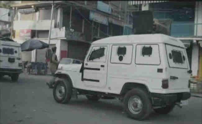 राजनाथ की बैठक से पहले अनंतनाग में पुलिस टीम पर आतंकी हमला, 1 पुलिसकर्मी शहीद, 2 घायल