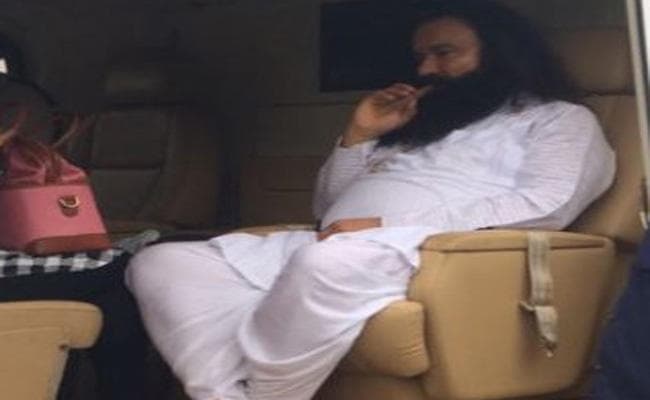 गुरमीत राम रहीम की बिगड़ी तबीयत, रोहतक पीजीआई जेल पहुंची डॉक्टरों की टीम
