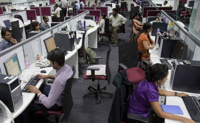 आइटी की 7 लाख नौकरियां खतरे में, अन्य सेक्टरों में भी संकट