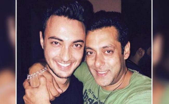 अपने बहनोई आयुष के साथ कैटरीना या सैफ अली की बेटी को लांच करने चाहते थे सलमान !