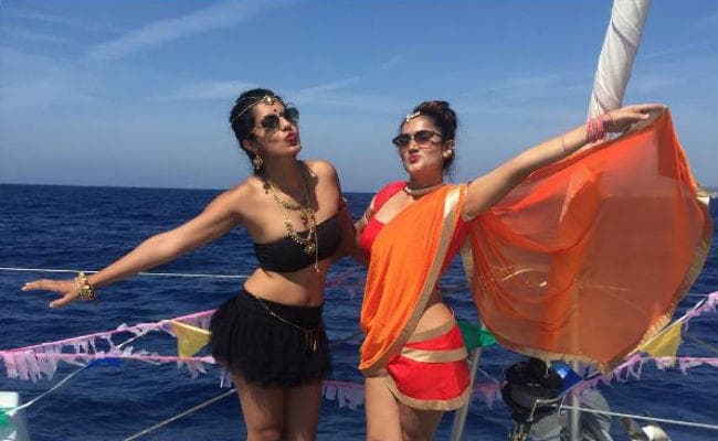 PHOTO : तापसी पन्नू की छोटी बहन शगुन भी फिल्मों में आने को तैयार, देखें उनमें कितना है बॉलीवुड मैटेरियल