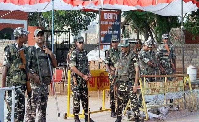 डेरा मुख्यालय में तीन दिनों तक चला तलाशी अभियान खत्म, परिसर के पास कर्फ्यू जारी डेरा मुख्यालय में तीन दिनों तक चला तलाशी अभियान खत्म, परिसर के पास कर्फ्यू जारी